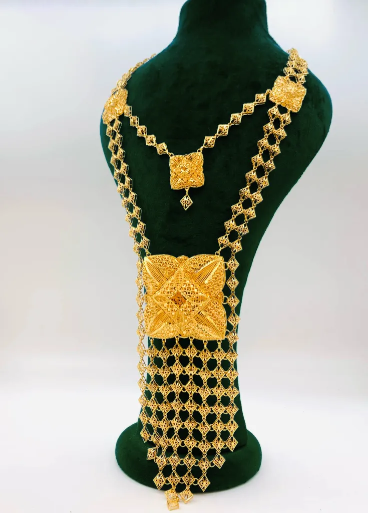 saudi gold, Jewelry, Clover Necklace